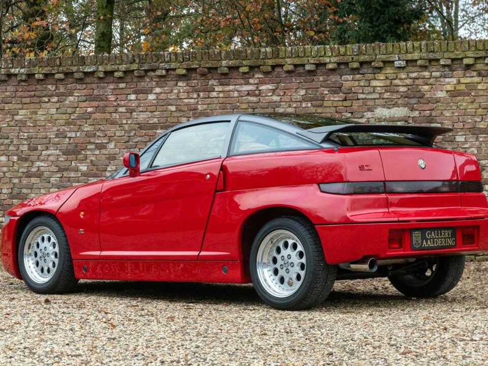 Image 37/50 de Alfa Romeo SZ (1991)