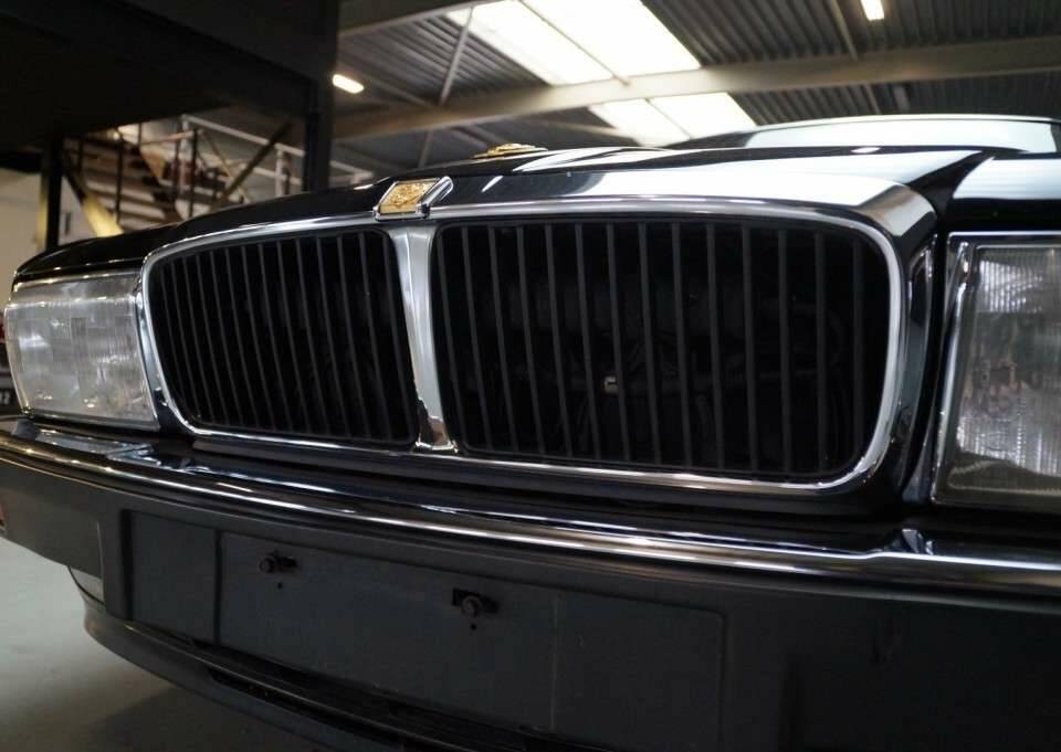 Image 27/47 of Jaguar XJ12 6.0 (1994)