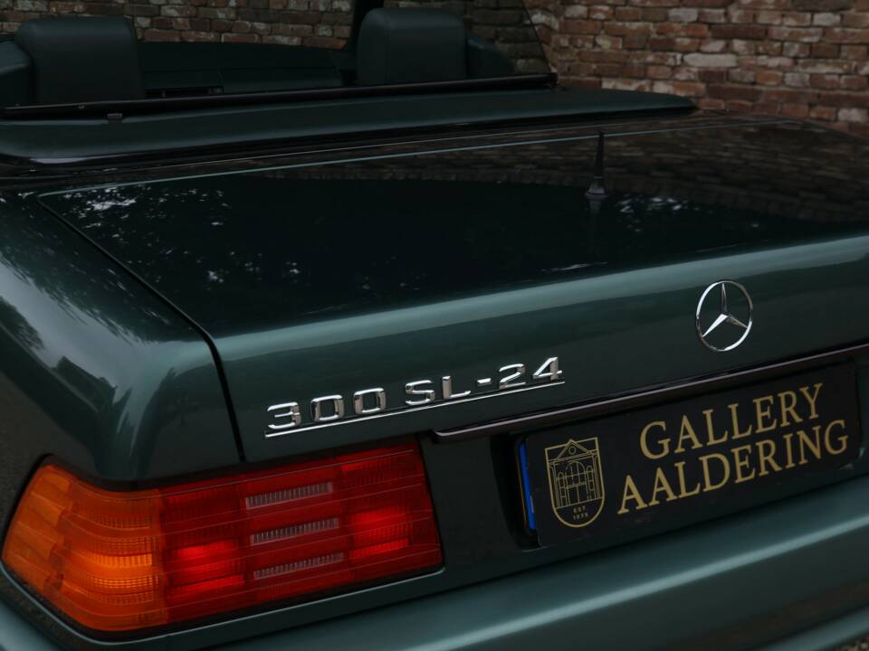 Image 34/50 of Mercedes-Benz 300 SL-24 (1992)