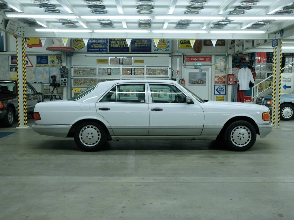 Bild 50/50 von Mercedes-Benz 500 SE (1990)