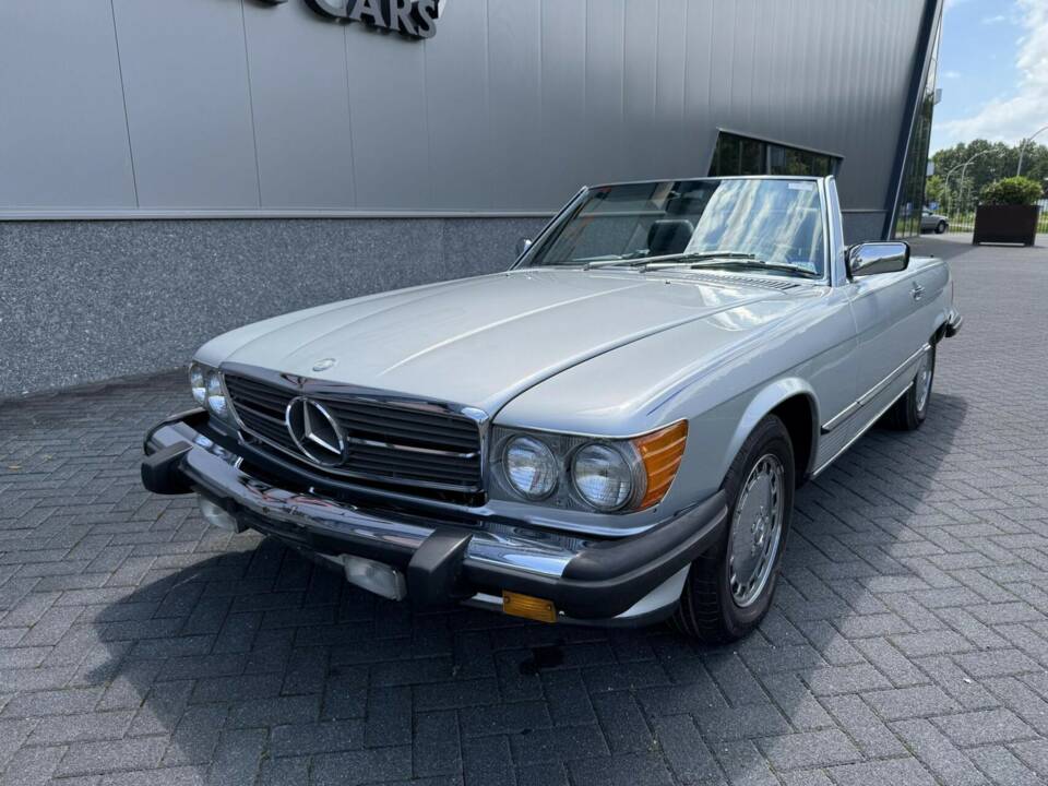Afbeelding 2/44 van Mercedes-Benz 560 SL (1986)