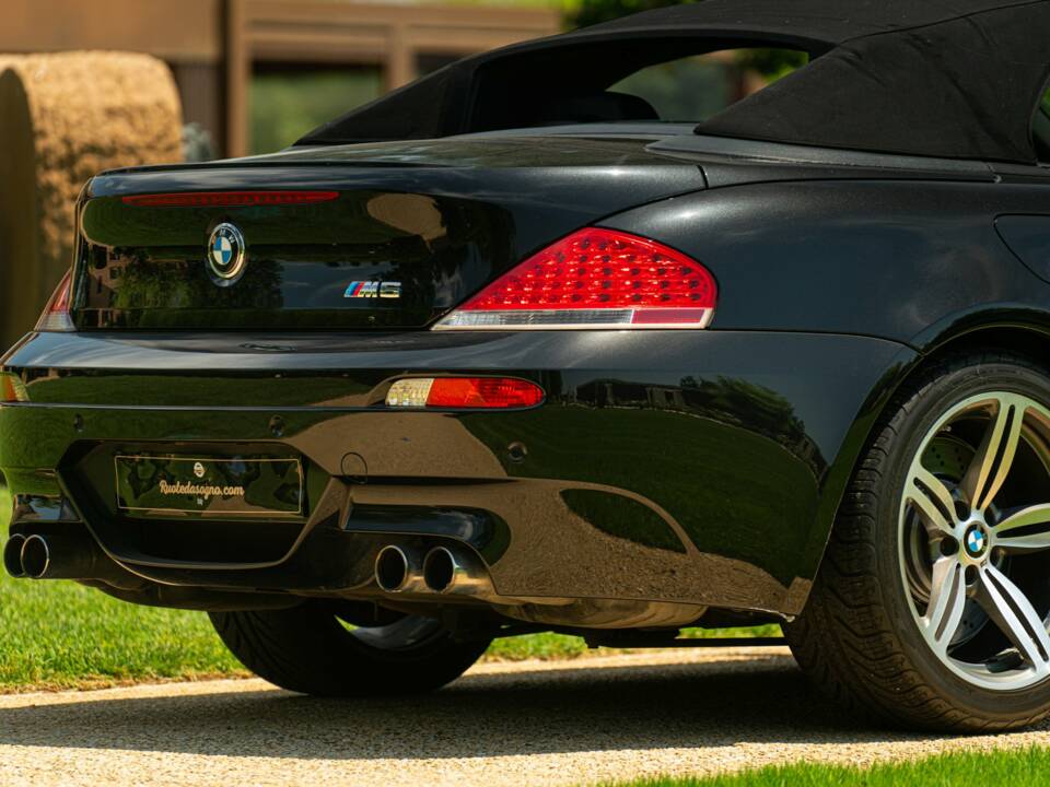 Image 30/50 of BMW M6 (2007)