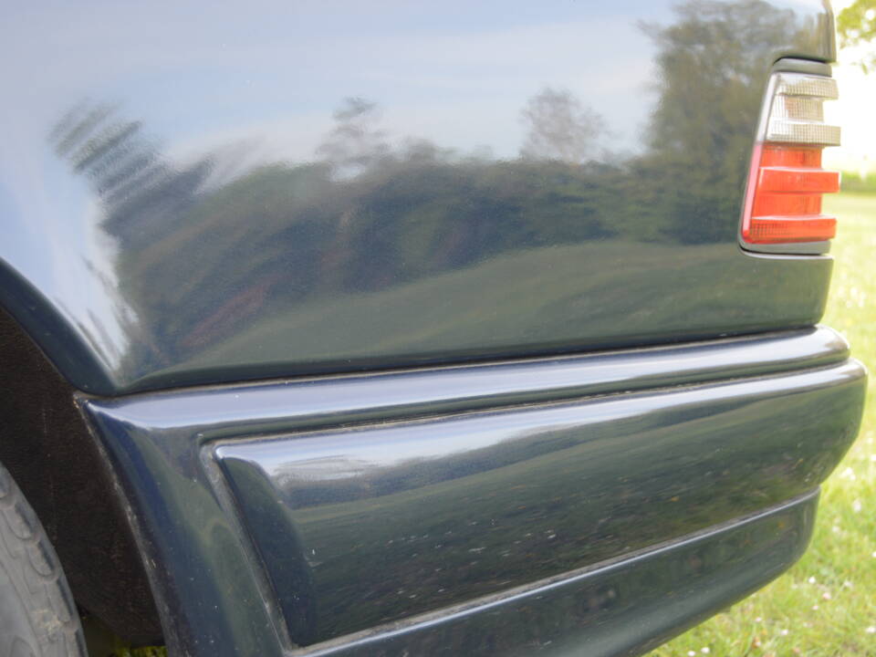 Image 15/22 of Mercedes-Benz 300 CE-24 (1993)