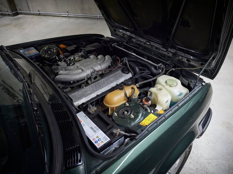 Image 87/90 of BMW 325i (1987)