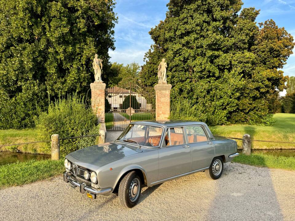 Imagen 7/25 de Alfa Romeo 1750 Berlina (1970)