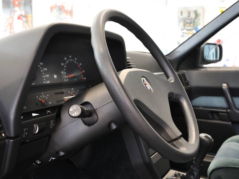 Bild 33/41 von Alfa Romeo 164 2.0 (1990)