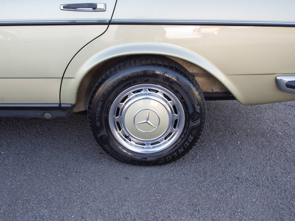 Immagine 25/29 di Mercedes-Benz 280 E (1983)