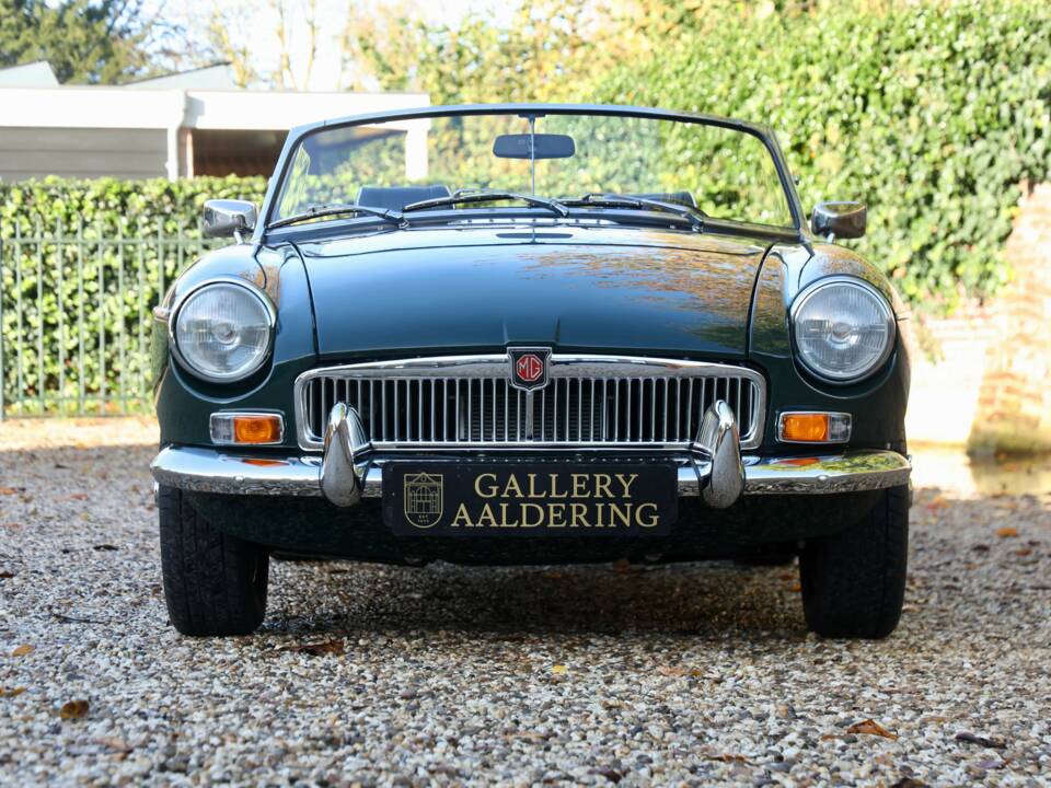 Image 39/50 of MG MGB (1974)