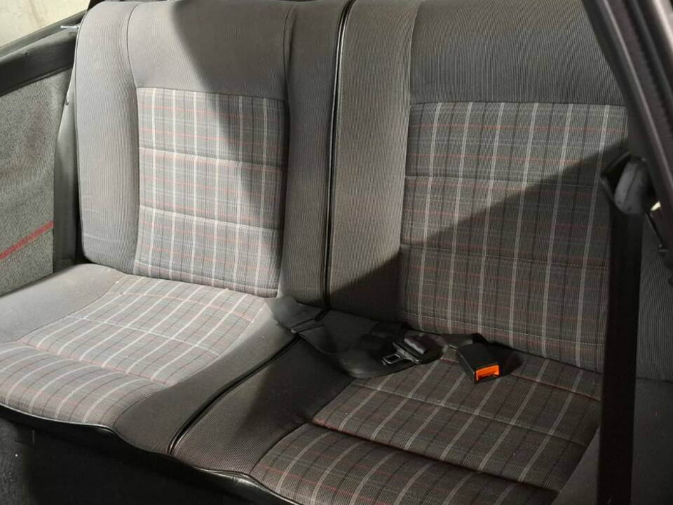 Image 8/8 of Volkswagen Golf Mk II GTi 1.8 (1988)