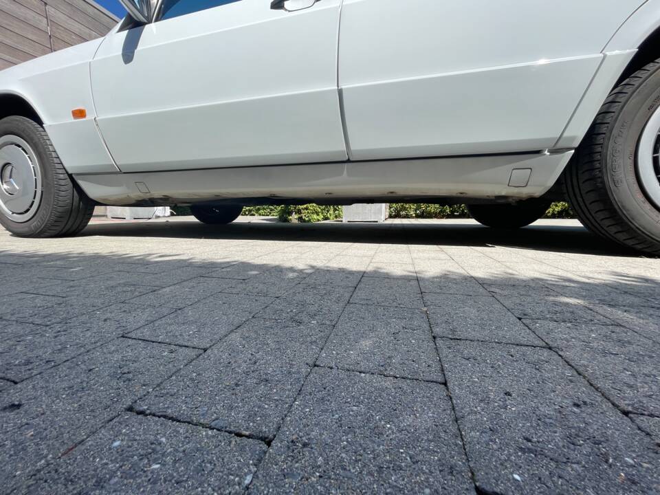 Image 50/57 of Mercedes-Benz 190 D 2.5 (1992)