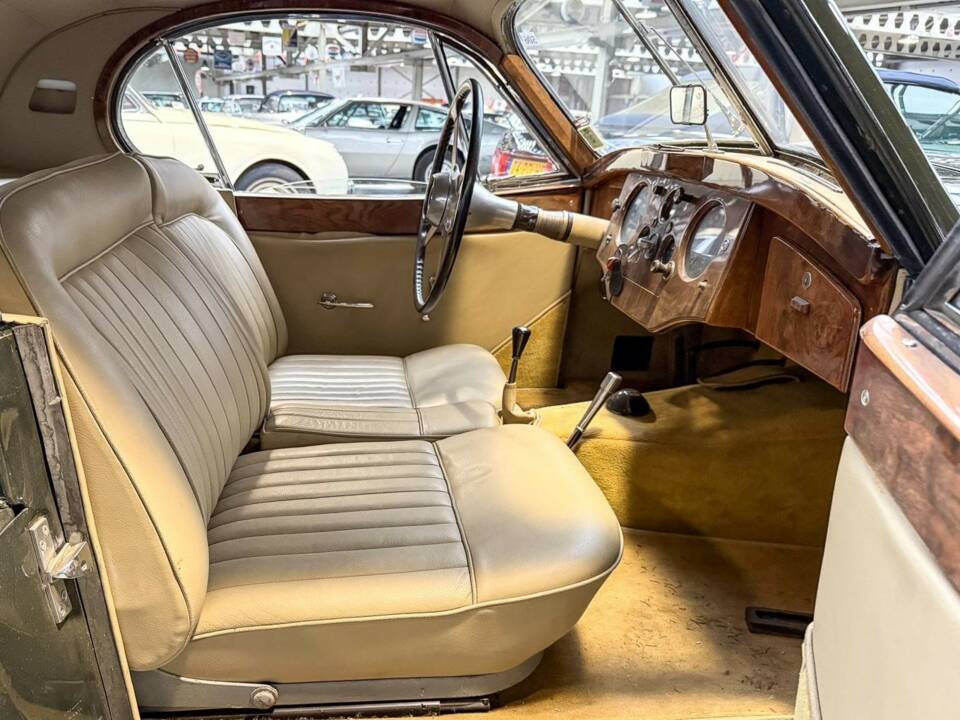 Image 14/28 of Jaguar XK 120 FHC (1953)