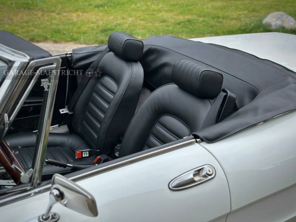 Image 8/95 of Alfa Romeo 2000 Spider Veloce (1980)