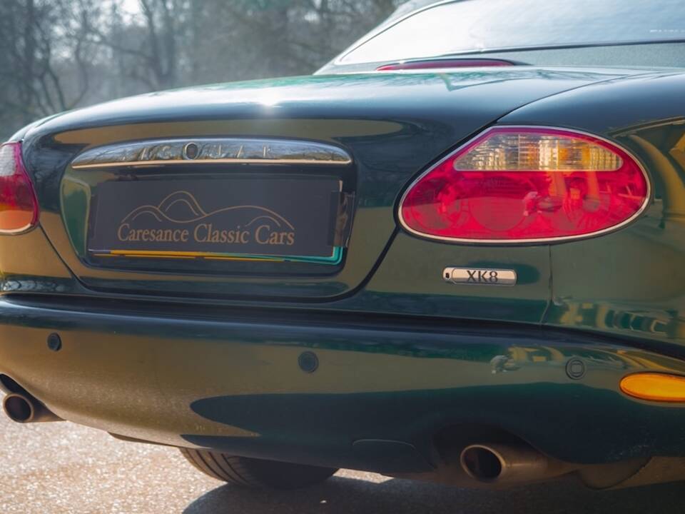 Image 16/49 de Jaguar XK8 4.2 (2003)