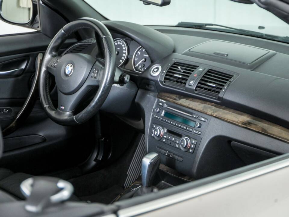 Immagine 34/50 di BMW 125i (2011)