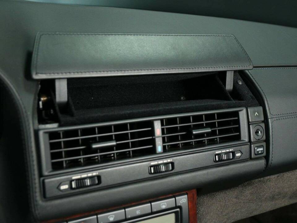 Immagine 15/30 di Mercedes-Benz SL 600 (2001)