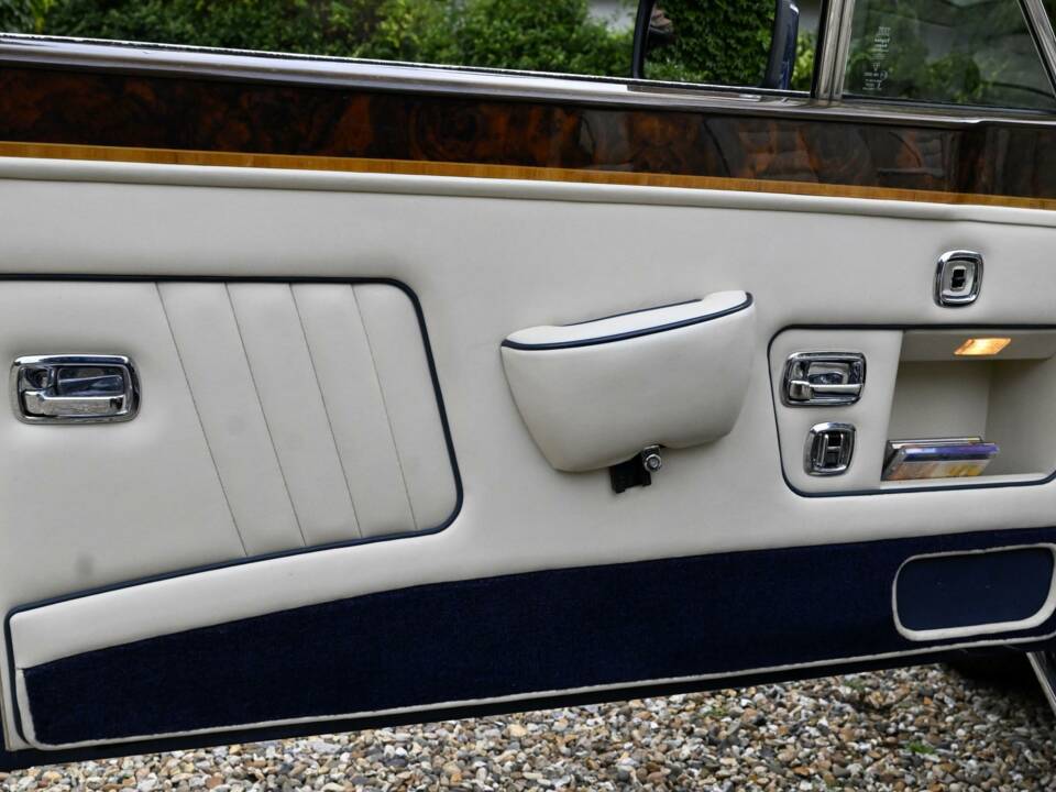 Imagen 46/50 de Rolls-Royce Corniche III (1991)
