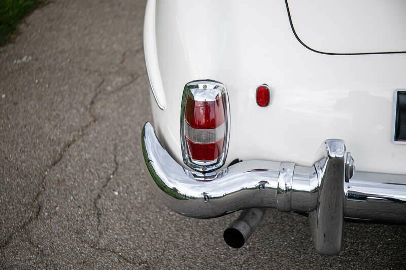 Image 47/49 of Mercedes-Benz 190 SL (1960)