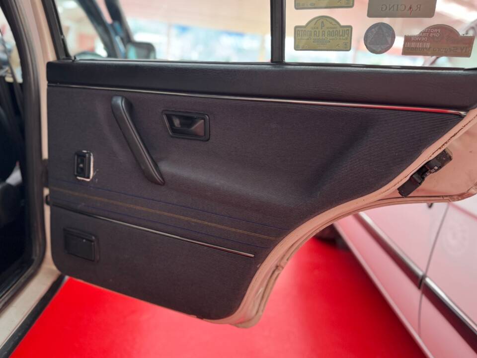Bild 13/20 von Volkswagen Golf II 1.8 (1989)