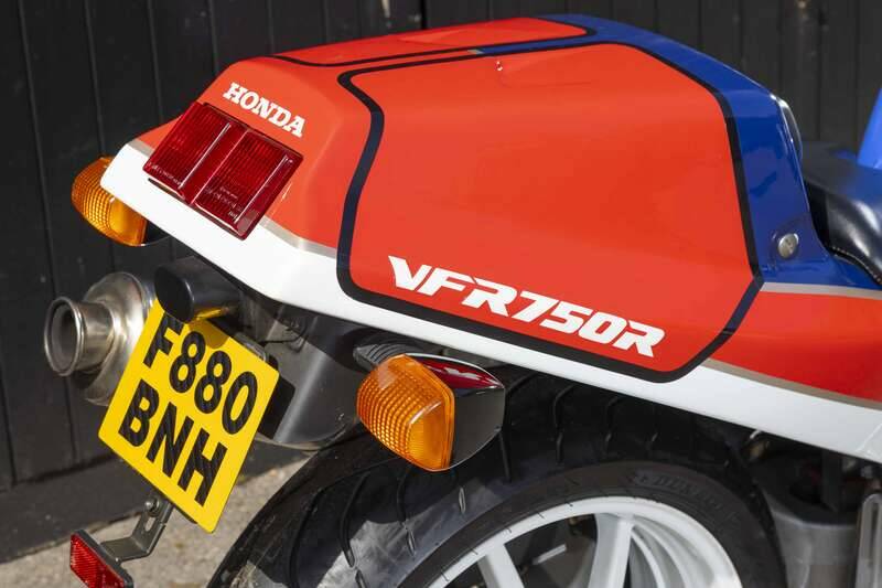 Image 14/50 of Honda VFR 750R RC 30 (1989)