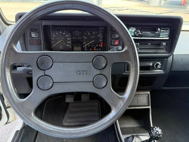 Image 12/22 of Volkswagen Golf Mk I GTI 1.8 (1983)