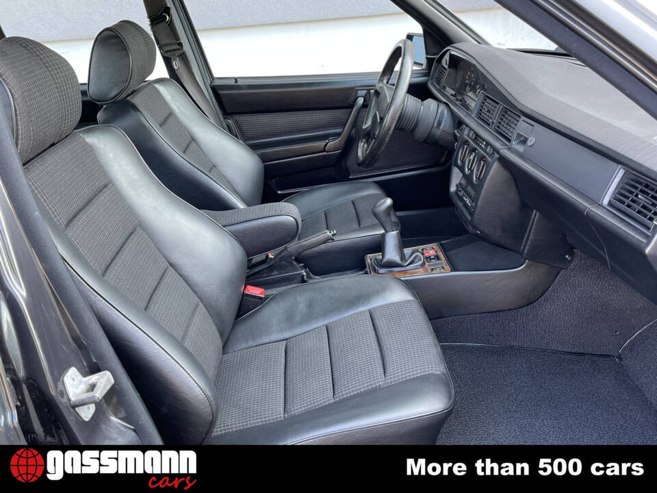Immagine 10/15 di Mercedes-Benz 190 E 3.2 AMG (1986)