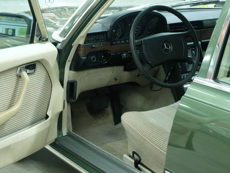 Image 22/50 de Mercedes-Benz 450 SEL 6,9 (1975)