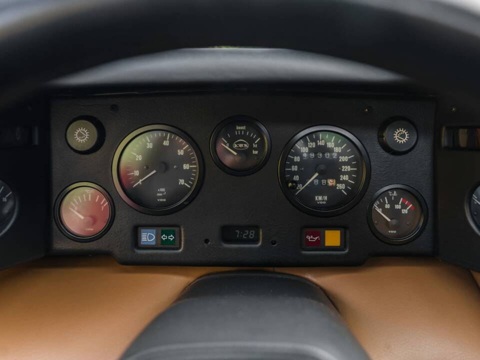 Image 16/22 of Lotus Esprit Turbo HC (1989)