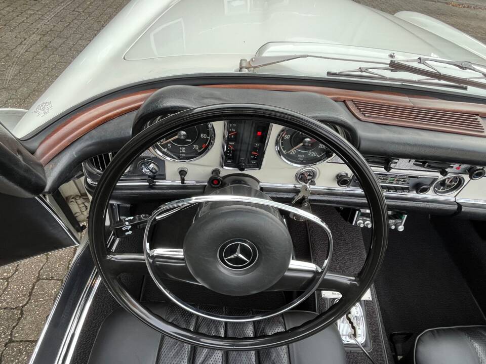 Image 59/100 of Mercedes-Benz 280 SL (1970)
