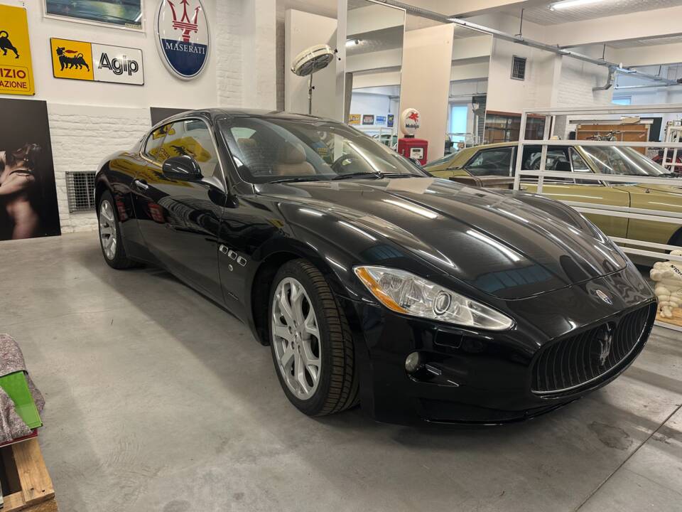 Image 14/17 of Maserati GranTurismo 4.2 (2008)