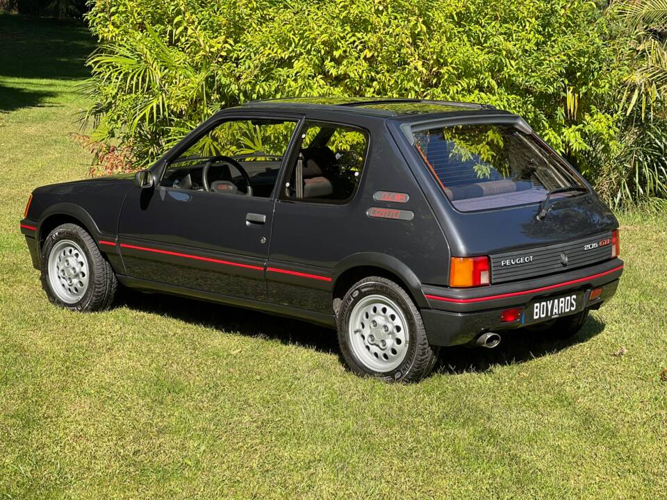 Bild 2/39 von Peugeot 205 GTi 1.6 (1986)