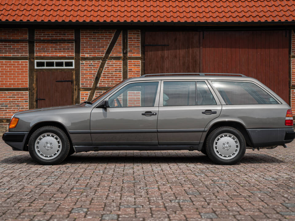 Image 10/66 of Mercedes-Benz 200 TE (1989)