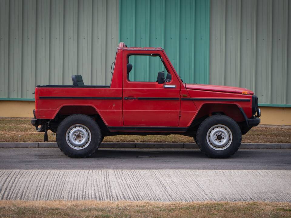 Immagine 4/42 di Mercedes-Benz 240 GD (SWB) (1979)