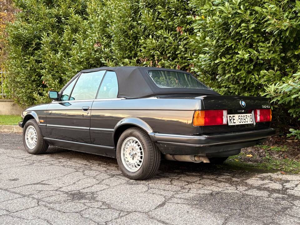 Image 4/27 of BMW 320i (1989)