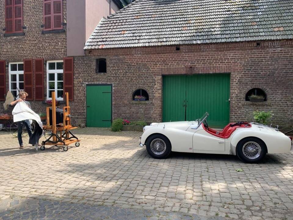 Image 2/11 of Triumph TR 3A (1961)