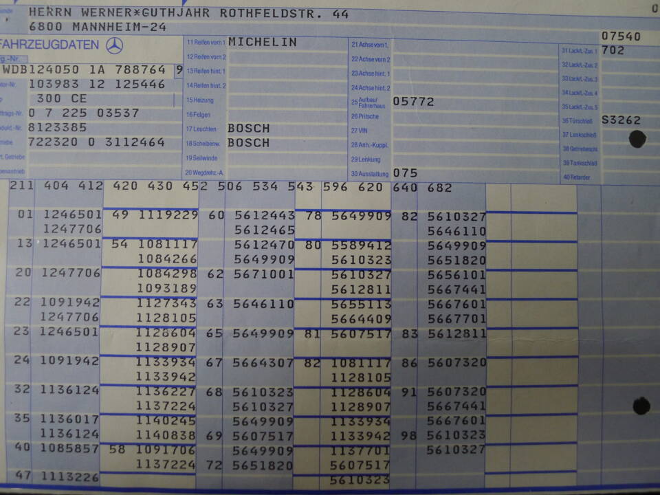 Image 4/33 of Mercedes-Benz 300 CE (1988)