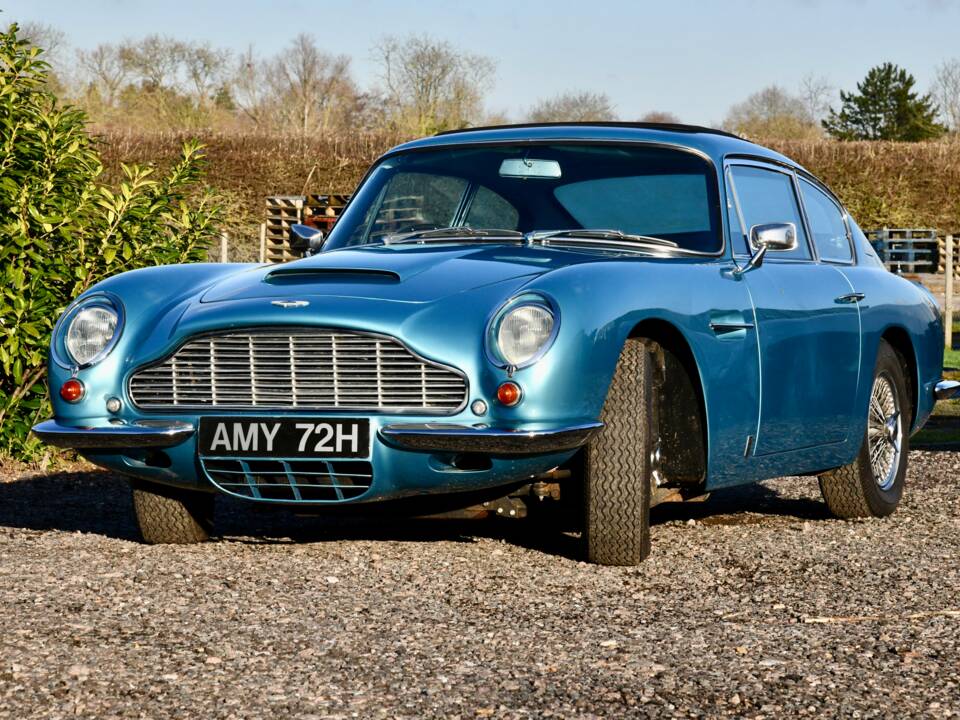 Image 13/19 of Aston Martin DB 6 (1969)