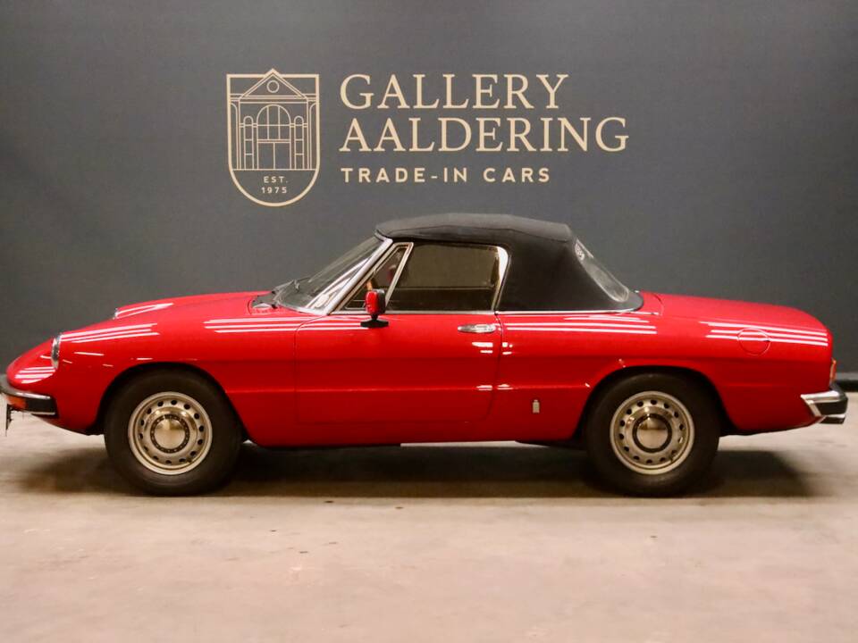 Image 12/50 of Alfa Romeo 2000 Spider Veloce (1982)
