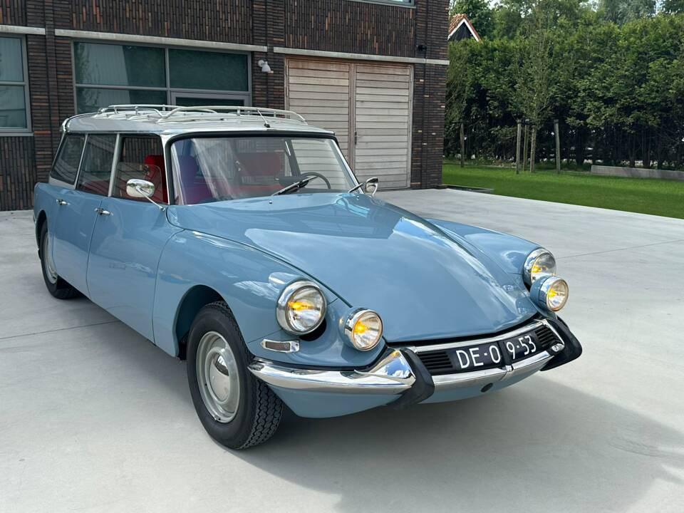 Imagen 2/15 de Citroën DS 21 Familiale (1966)