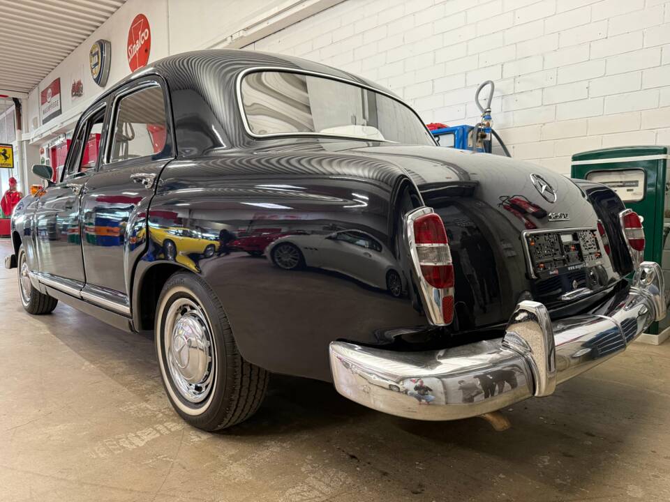 Image 13/18 of Mercedes-Benz 180 Db (1961)