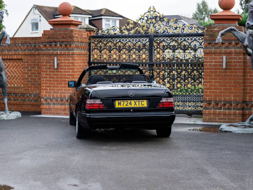 Bild 15/42 von Mercedes-Benz E 320 (1995)