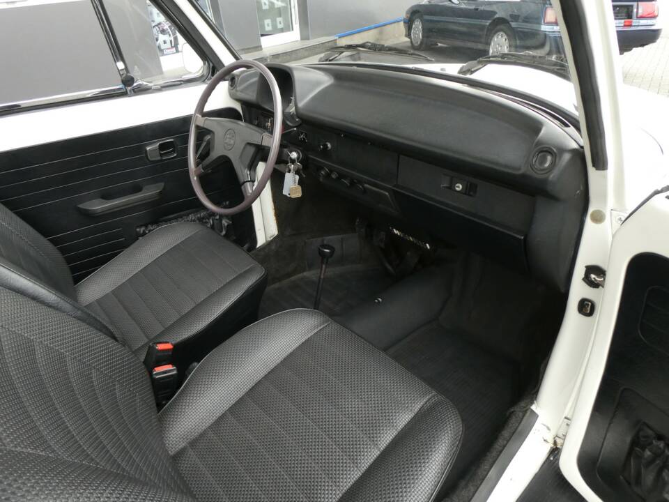 Immagine 11/22 di Volkswagen Käfer 1303 (1979)