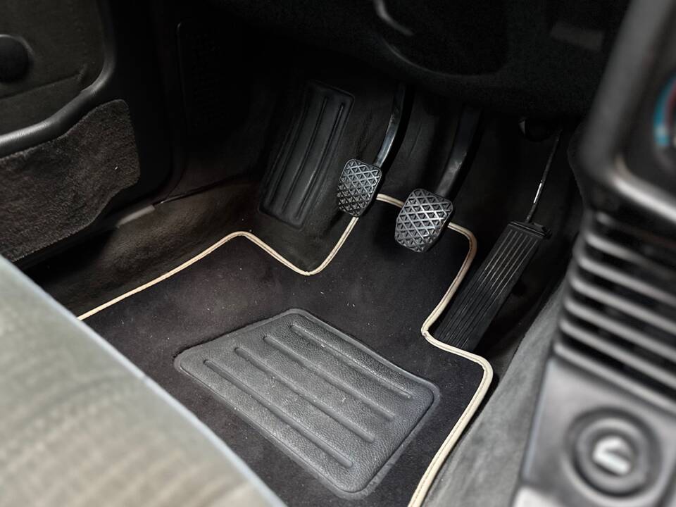 Bild 31/47 von BMW 528i (1986)