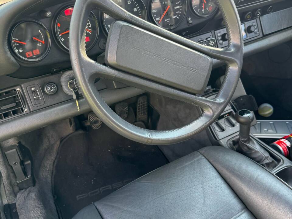 Bild 6/20 von Porsche 911 Carrera 4 (1990)