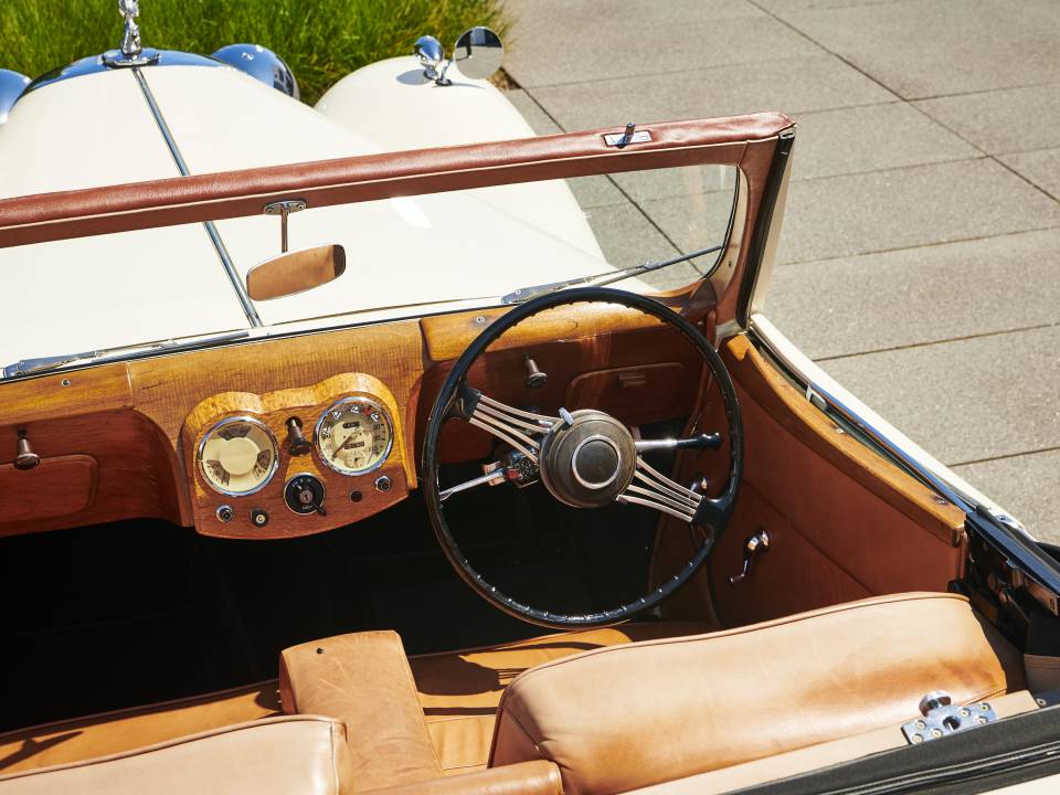 Image 32/42 of Triumph 1800 Roadster (1948)
