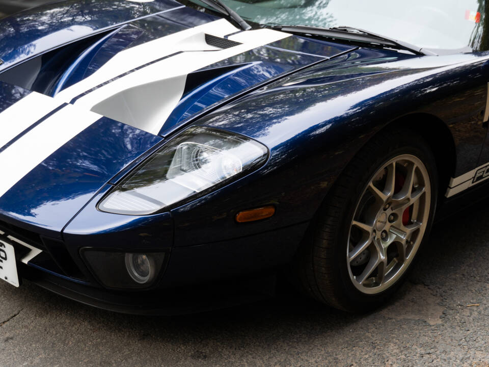 Image 17/18 of Ford GT (2006)