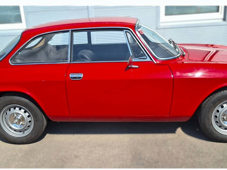 Afbeelding 3/11 van Alfa Romeo Giulia 1300 GT Junior (1971)