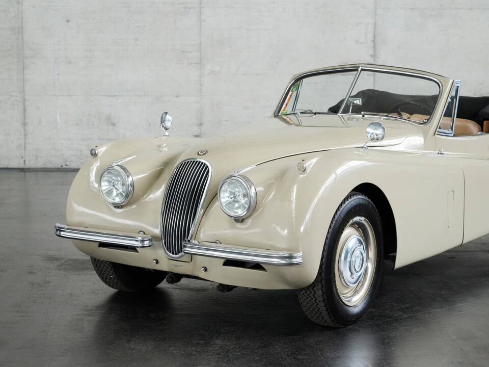 Image 3/50 de Jaguar XK 120 DHC (1953)