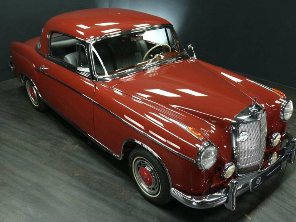 Imagen 45/50 de Mercedes-Benz 220 S (1957)