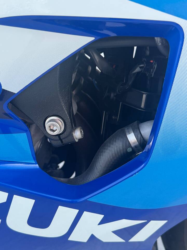 Bild 8/9 von Suzuki DUMMY (2000)