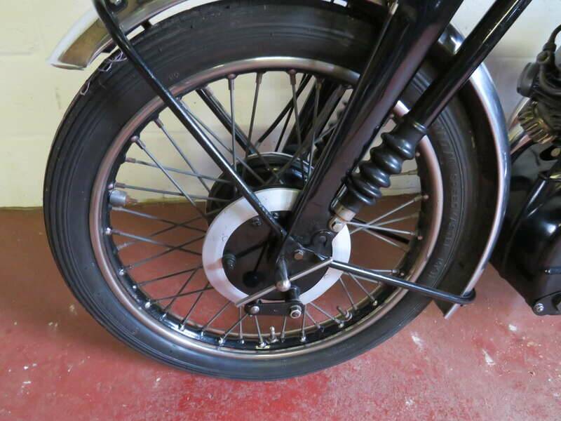 Image 43/50 of Vincent Black Shadow C (1953)